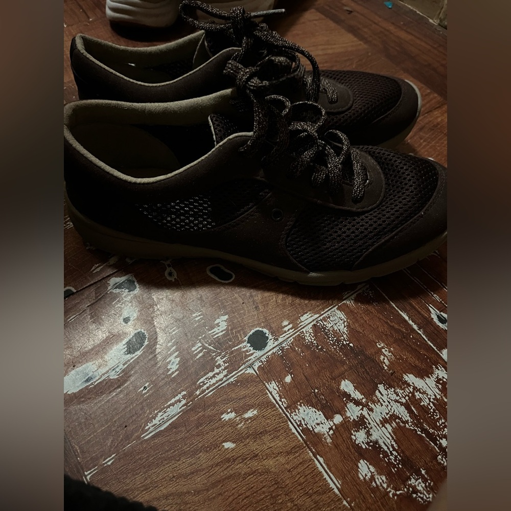 Brown Athletic Shoes Lightweight Breathable Design